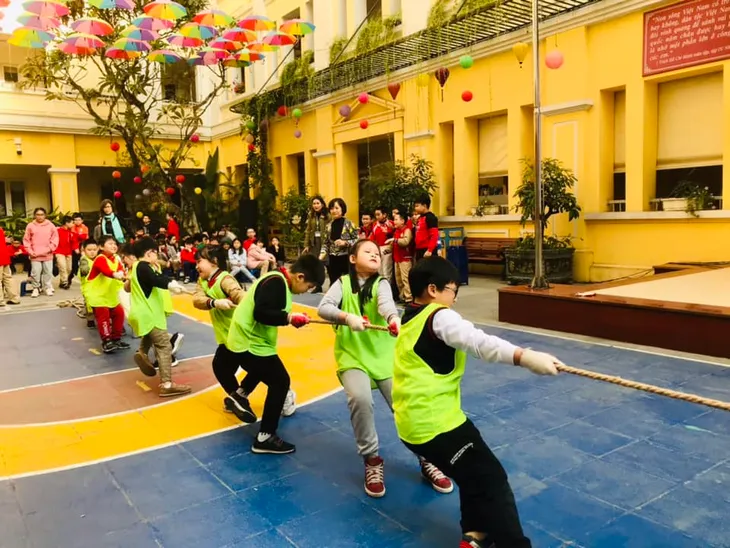 Hoạt động ngoại khóa giúp trẻ phát triển toàn diện - Ảnh 1. Hoạt động ngoại khóa giúp trẻ phát triển toàn diện - Ảnh 1.