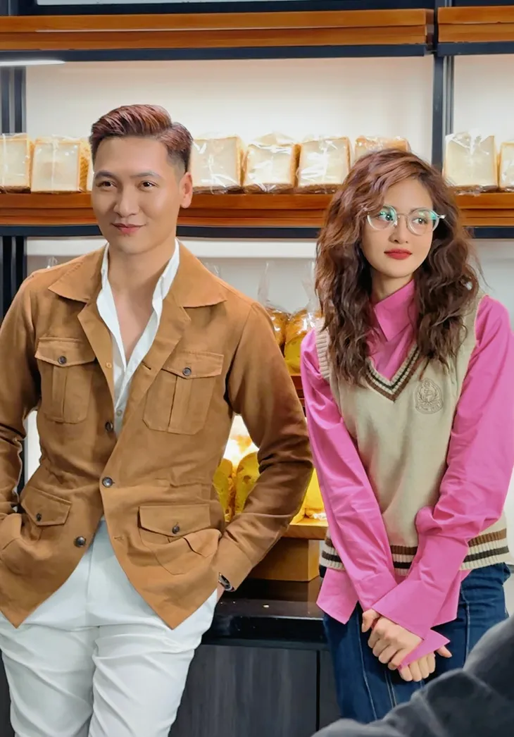 Thùy Anh - Mạnh Trường khổ vì... cảnh hôn mấy tiếng dưới trời rét - Ảnh 3. Thùy Anh - Mạnh Trường khổ vì... cảnh hôn mấy tiếng dưới trời rét - Ảnh 3.
