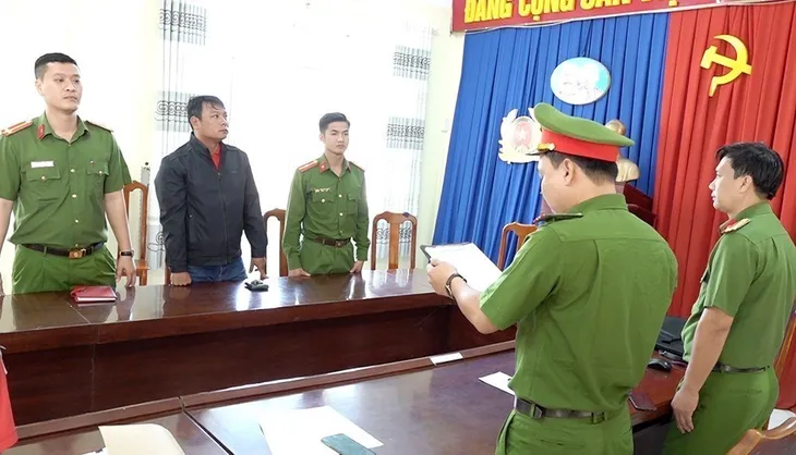 An Giang: Bắt tạm giam đối tượng “Làm giả con dấu, tài liệu của cơ quan, tổ chức” - Ảnh 2. An Giang: Bắt tạm giam đối tượng “Làm giả con dấu, tài liệu của cơ quan, tổ chức” - Ảnh 2.