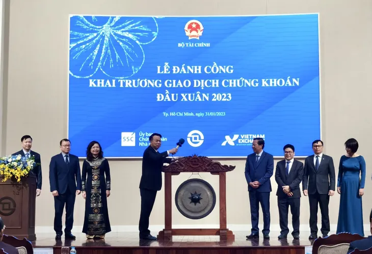 Khai xuân thị trường chứng khoán: Kỳ vọng phát triển quy mô và chất lượng - Ảnh 1. Khai xuân thị trường chứng khoán: Kỳ vọng phát triển quy mô và chất lượng - Ảnh 1.
