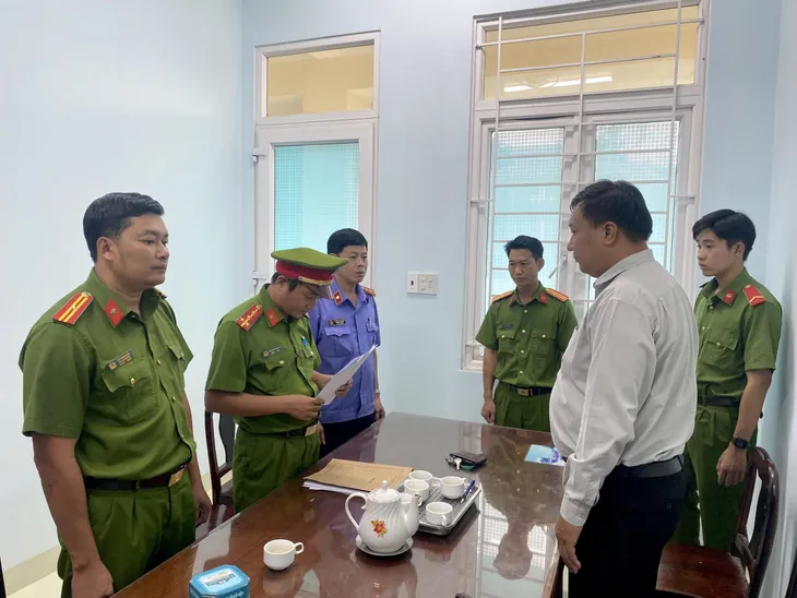 Bắt 3 bị can liên quan đến vụ án nhận hối lộ xảy ra tại huyện Hàm Thuận Nam - Ảnh 1.