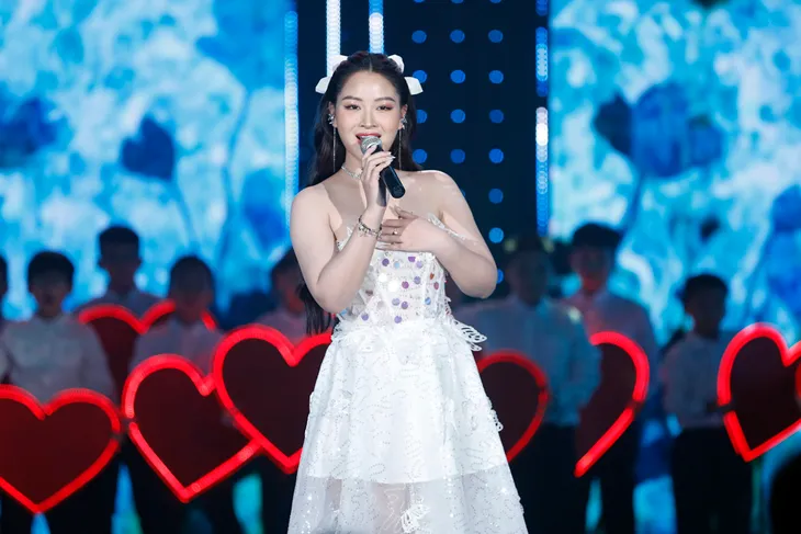 Ly Ly, Bùi Dương Thái Hà cực xinh đẹp trên sân khấu VTV Awards - Ảnh 4. Ly Ly, Bùi Dương Thái Hà cực xinh đẹp trên sân khấu VTV Awards - Ảnh 4.