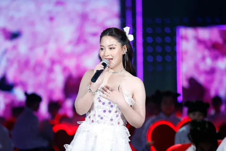 Ly Ly, Bùi Dương Thái Hà cực xinh đẹp trên sân khấu VTV Awards - Ảnh 5. Ly Ly, Bùi Dương Thái Hà cực xinh đẹp trên sân khấu VTV Awards - Ảnh 5.