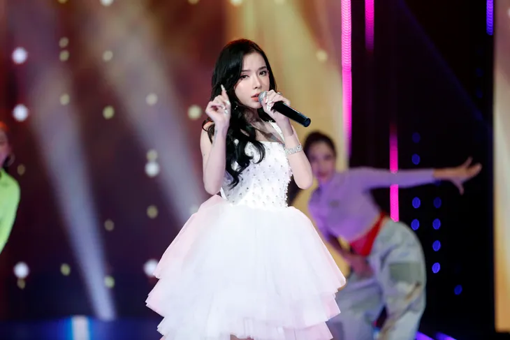 Ly Ly, Bùi Dương Thái Hà cực xinh đẹp trên sân khấu VTV Awards - Ảnh 9. Ly Ly, Bùi Dương Thái Hà cực xinh đẹp trên sân khấu VTV Awards - Ảnh 9.