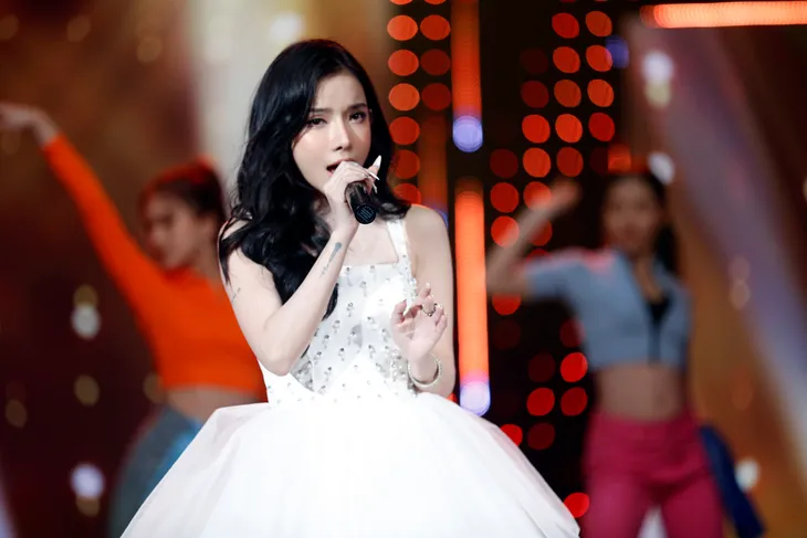 Ly Ly, Bùi Dương Thái Hà cực xinh đẹp trên sân khấu VTV Awards - Ảnh 14. Ly Ly, Bùi Dương Thái Hà cực xinh đẹp trên sân khấu VTV Awards - Ảnh 14.