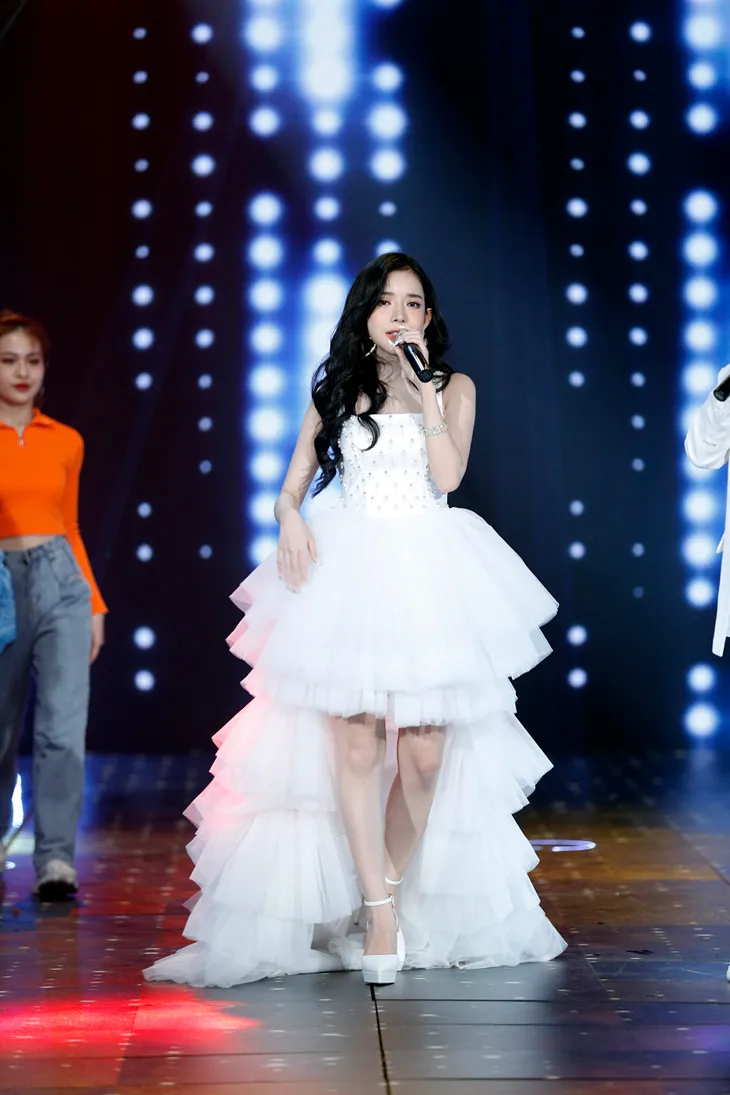 Ly Ly, Bùi Dương Thái Hà cực xinh đẹp trên sân khấu VTV Awards - Ảnh 15. Ly Ly, Bùi Dương Thái Hà cực xinh đẹp trên sân khấu VTV Awards - Ảnh 15.