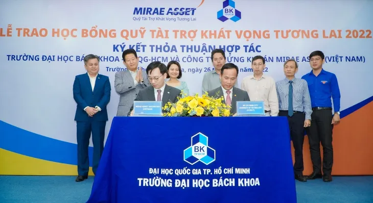 Quỹ Tài Trợ Khát Vọng Tương Lai trao tặng gần 3 tỷ đồng học bổng cho sinh viên Việt Nam - Ảnh 3. Quỹ Tài Trợ Khát Vọng Tương Lai trao tặng gần 3 tỷ đồng học bổng cho sinh viên Việt Nam - Ảnh 3.