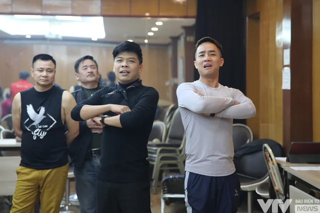 Con gái Công Lý và con trai Vân Dung hào hứng xem bố mẹ tập Táo quân 2023 - Ảnh 7. Con gái Công Lý và con trai Vân Dung hào hứng xem bố mẹ tập Táo quân 2023 - Ảnh 7.