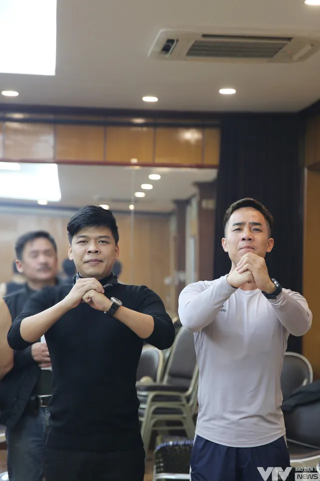 Con gái Công Lý và con trai Vân Dung hào hứng xem bố mẹ tập Táo quân 2023 - Ảnh 8. Con gái Công Lý và con trai Vân Dung hào hứng xem bố mẹ tập Táo quân 2023 - Ảnh 8.