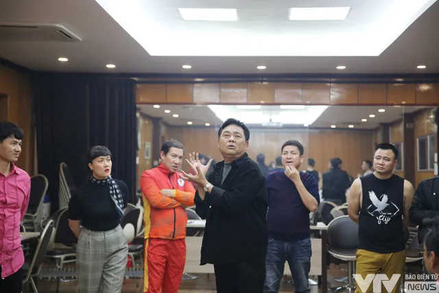 Con gái Công Lý và con trai Vân Dung hào hứng xem bố mẹ tập Táo quân 2023 - Ảnh 4. Con gái Công Lý và con trai Vân Dung hào hứng xem bố mẹ tập Táo quân 2023 - Ảnh 4.