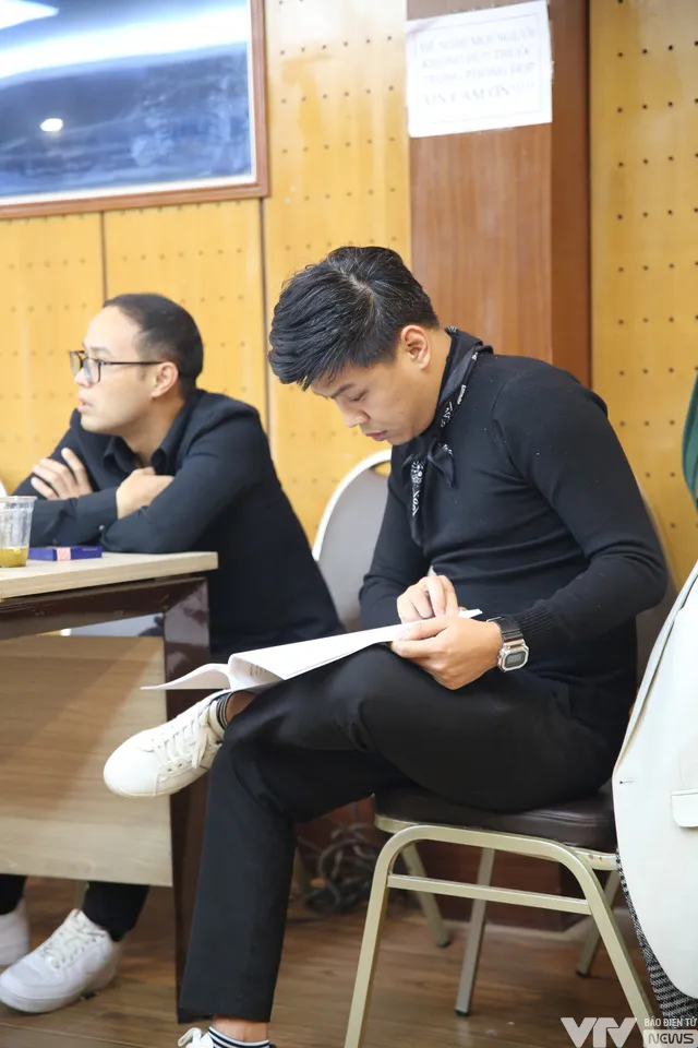 Con gái Công Lý và con trai Vân Dung hào hứng xem bố mẹ tập Táo quân 2023 - Ảnh 13. Con gái Công Lý và con trai Vân Dung hào hứng xem bố mẹ tập Táo quân 2023 - Ảnh 13.