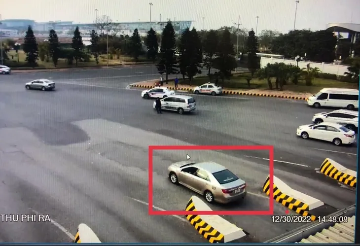 Phạt hành chính tài xế taxi chặt chém khách Nhật Bản tại sân bay Nội Bài - Ảnh 1. Phạt hành chính tài xế taxi chặt chém khách Nhật Bản tại sân bay Nội Bài - Ảnh 1.