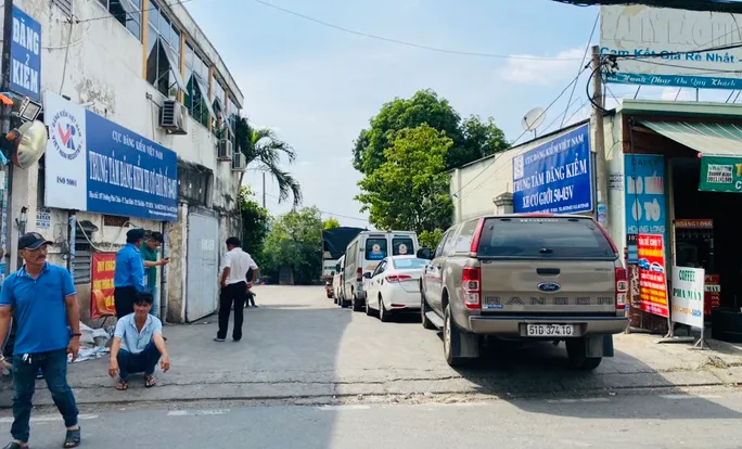 Người dân TP Hồ Chí Minh có thể đặt lịch đăng kiểm qua ứng dụng - Ảnh 1. Người dân TP Hồ Chí Minh có thể đặt lịch đăng kiểm qua ứng dụng - Ảnh 1.