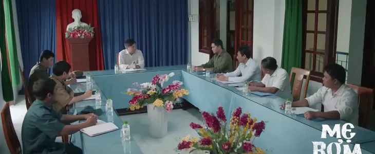 Mẹ rơm - Tập 40: Hào bỏ dở cuộc họp đi tìm Hạt Dẻ - Ảnh 1. Mẹ rơm - Tập 40: Hào bỏ dở cuộc họp đi tìm Hạt Dẻ - Ảnh 1.