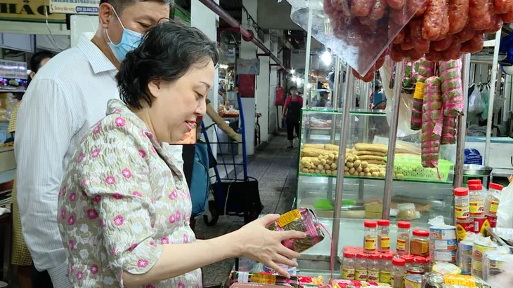 TP Hồ Chí Minh: Tăng cường bảo đảm an toàn vệ sinh thực phẩm dịp Tết - Ảnh 1. TP Hồ Chí Minh: Tăng cường bảo đảm an toàn vệ sinh thực phẩm dịp Tết - Ảnh 1.