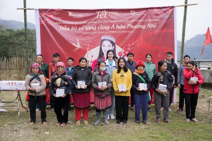 Á hậu Phương Nhi tặng bò cho nông dân nghèo quê nhà - Ảnh 5. Á hậu Phương Nhi tặng bò cho nông dân nghèo quê nhà - Ảnh 5.