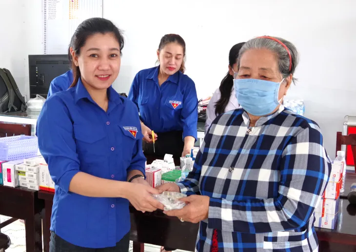 Cà Mau: Chương trình Xuân Biên phòng ấm lòng người dân biển - Ảnh 2. Cà Mau: Chương trình Xuân Biên phòng ấm lòng người dân biển - Ảnh 2.