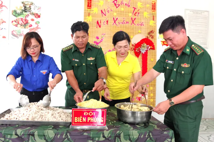 Cà Mau: Chương trình Xuân Biên phòng ấm lòng người dân biển - Ảnh 3. Cà Mau: Chương trình Xuân Biên phòng ấm lòng người dân biển - Ảnh 3.