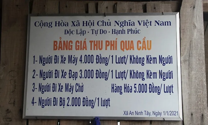 Dựng lại cây cầu gỗ dài nhất Việt Nam sau lũ cuốn - Ảnh 4. Dựng lại cây cầu gỗ dài nhất Việt Nam sau lũ cuốn - Ảnh 4.