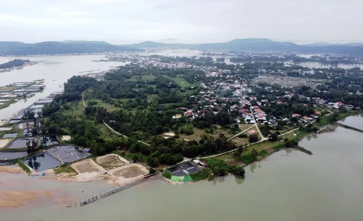 Dựng lại cây cầu gỗ dài nhất Việt Nam sau lũ cuốn - Ảnh 8. Dựng lại cây cầu gỗ dài nhất Việt Nam sau lũ cuốn - Ảnh 8.