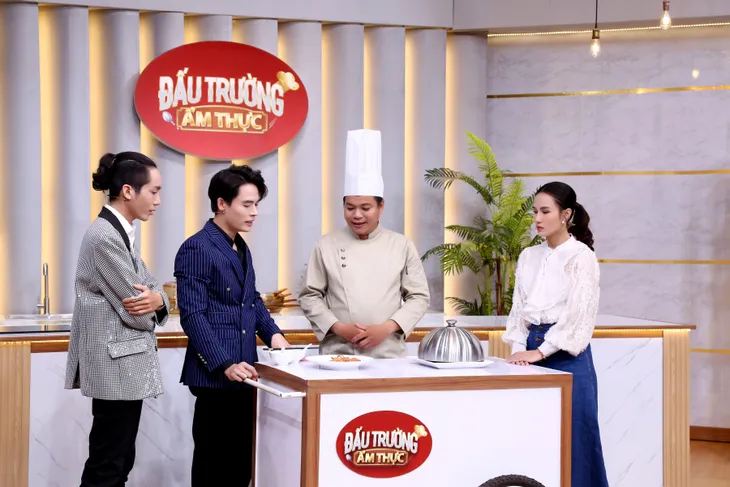 Võ Tấn Phát, Dương Thanh Vàng, Phan Như Thùy quậy hết cỡ tại Đấu trường ẩm thực 2023 - Ảnh 2. Võ Tấn Phát, Dương Thanh Vàng, Phan Như Thùy quậy hết cỡ tại Đấu trường ẩm thực 2023 - Ảnh 2.