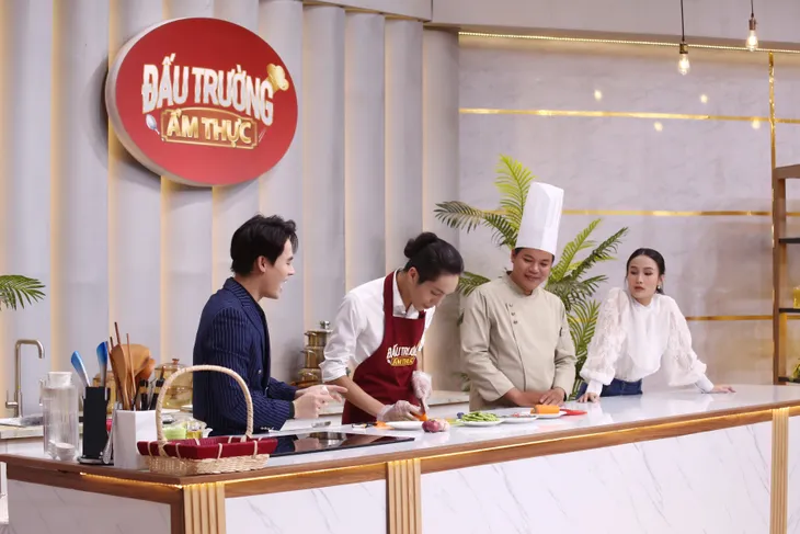 Võ Tấn Phát, Dương Thanh Vàng, Phan Như Thùy quậy hết cỡ tại Đấu trường ẩm thực 2023 - Ảnh 1. Võ Tấn Phát, Dương Thanh Vàng, Phan Như Thùy quậy hết cỡ tại Đấu trường ẩm thực 2023 - Ảnh 1.