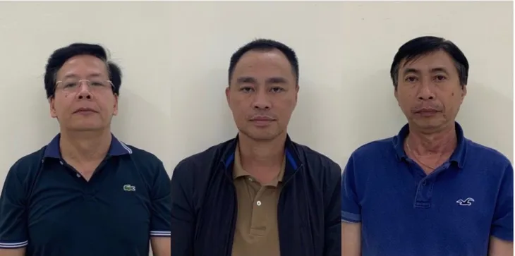 Phát hiện 2 cọc tiền tại phòng quyền Trưởng phòng Kiểm định xe cơ giới - Ảnh 1. Phát hiện 2 cọc tiền tại phòng quyền Trưởng phòng Kiểm định xe cơ giới - Ảnh 1.
