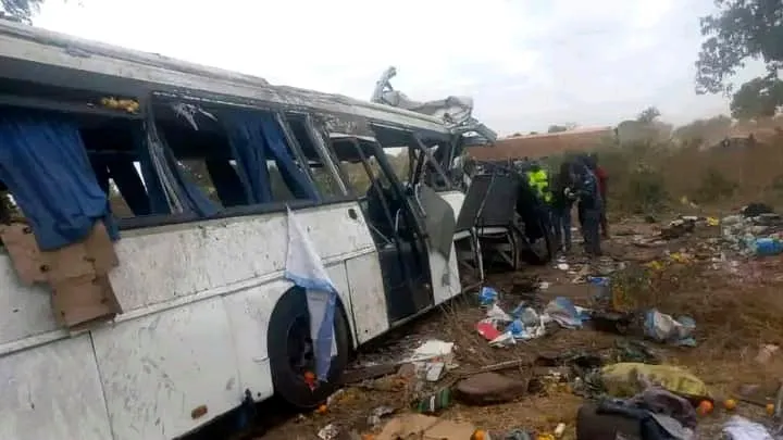 Gần 40 người tử vong trong vụ va chạm xe bus ở miền Trung Senegal - Ảnh 1. Gần 40 người tử vong trong vụ va chạm xe bus ở miền Trung Senegal - Ảnh 1.