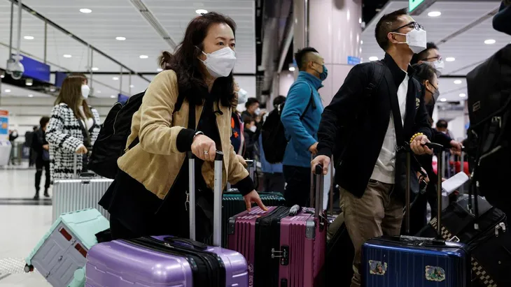Trung Quốc sau một ngày mở cửa biên giới: Số lượt đi lại tăng đột biến - Ảnh 1. Trung Quốc sau một ngày mở cửa biên giới: Số lượt đi lại tăng đột biến - Ảnh 1.