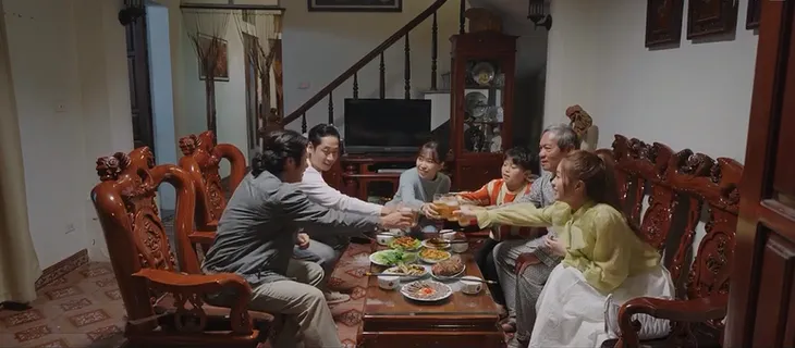 Phim mới Dưới bóng cây hạnh phúc gửi gắm thông điệp giữ gìn hạnh phúc gia đình - Ảnh 7. Phim mới Dưới bóng cây hạnh phúc gửi gắm thông điệp giữ gìn hạnh phúc gia đình - Ảnh 7.