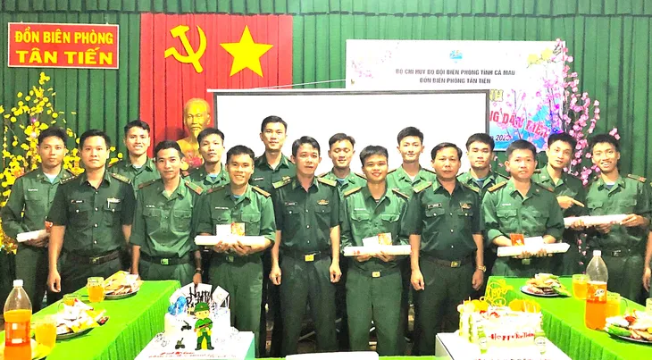 Phát huy truyền thống Bộ đội cụ Hồ - Ảnh 1. Phát huy truyền thống Bộ đội cụ Hồ - Ảnh 1.