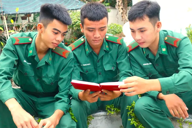 Phát huy truyền thống Bộ đội cụ Hồ - Ảnh 3. Phát huy truyền thống Bộ đội cụ Hồ - Ảnh 3.