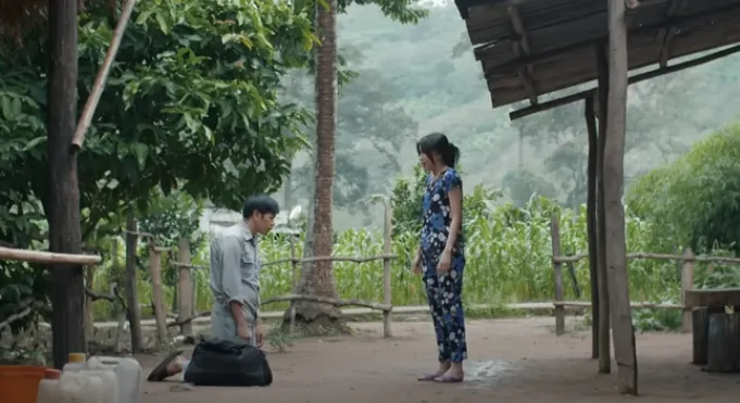 Mẹ rơm - Tập 41: Mô quỳ gối xin Xuân trả lại Hạt Dẻ - Ảnh 1. Mẹ rơm - Tập 41: Mô quỳ gối xin Xuân trả lại Hạt Dẻ - Ảnh 1.