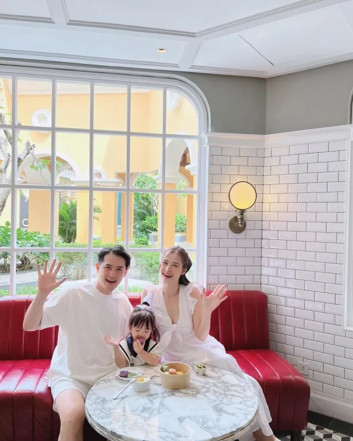 Sao Việt ngày 1/2: Trấn Thành đăng ảnh thời còn nghèo khó, Hồng Diễm khoe sắc bên Quỳnh Kool - Ảnh 6. Sao Việt ngày 1/2: Trấn Thành đăng ảnh thời còn nghèo khó, Hồng Diễm khoe sắc bên Quỳnh Kool - Ảnh 6.