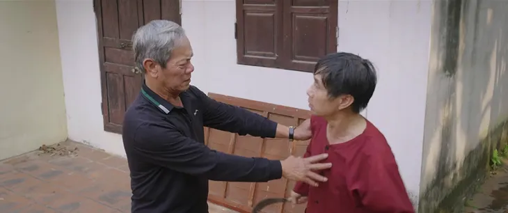 Dưới bóng cây hạnh phúc - Tập 8: Ngã xuống hồ sen, Tố - Tơ thành đôi - Ảnh 4. Dưới bóng cây hạnh phúc - Tập 8: Ngã xuống hồ sen, Tố - Tơ thành đôi - Ảnh 4.