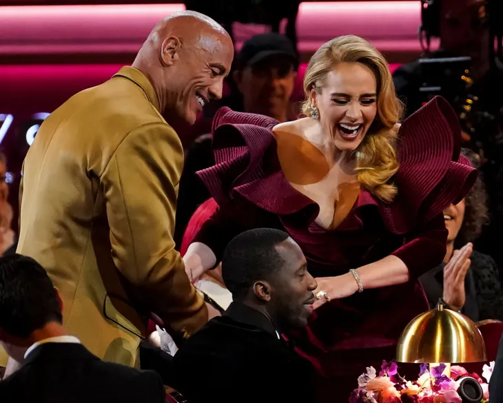 Dwayne Johnson hết lời ca ngợi Adele - Ảnh 1. Dwayne Johnson hết lời ca ngợi Adele - Ảnh 1.