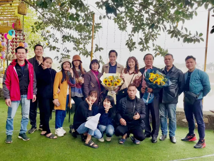 Cặp đôi chính chia tay Dưới bóng cây hạnh phúc - Ảnh 2. Cặp đôi chính chia tay Dưới bóng cây hạnh phúc - Ảnh 2.