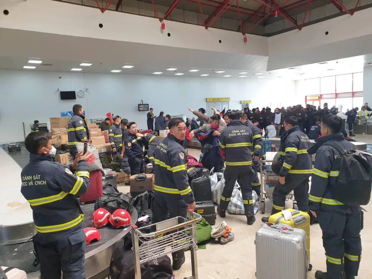 Đoàn cứu nạn, cứu hộ Việt Nam đã đến Thổ Nhĩ Kỳ - Ảnh 4. Đoàn cứu nạn, cứu hộ Việt Nam đã đến Thổ Nhĩ Kỳ - Ảnh 4.