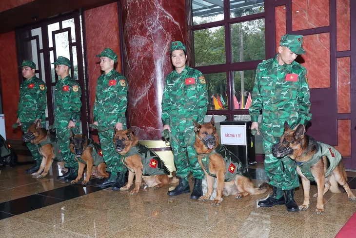 76 cán bộ, chiến sĩ quân đội tham gia cứu nạn động đất tại Thổ Nhĩ Kỳ - Ảnh 1. 76 cán bộ, chiến sĩ quân đội tham gia cứu nạn động đất tại Thổ Nhĩ Kỳ - Ảnh 1.