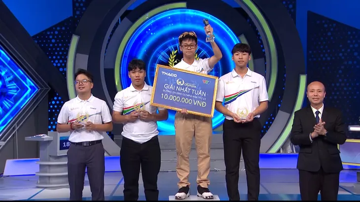 Đường lên đỉnh Olympia: Liên tiếp dẫn đầu 4 vòng thi, nam sinh Hà Nội ghi danh vào cuộc thi Tháng - Ảnh 5. Đường lên đỉnh Olympia: Liên tiếp dẫn đầu 4 vòng thi, nam sinh Hà Nội ghi danh vào cuộc thi Tháng - Ảnh 5.