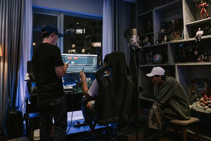 Dear: Nghe Rapper Gonzo viết tình ca bằng Rap qua màn kết hợp cùng ca sĩ Lê Hiếu - Ảnh 1. Dear: Nghe Rapper Gonzo viết tình ca bằng Rap qua màn kết hợp cùng ca sĩ Lê Hiếu - Ảnh 1.