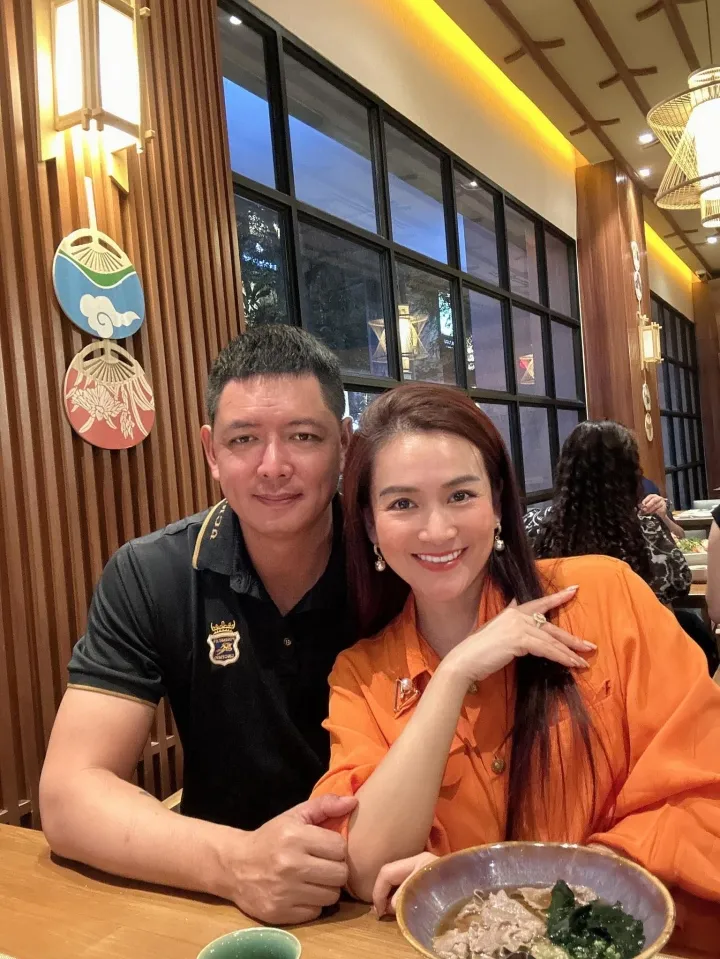 Sao Việt ngày 13/2: Vợ chồng Tăng Thanh Hà hẹn hò, gia đình Bình Minh đón Valentine sớm - Ảnh 2. Sao Việt ngày 13/2: Vợ chồng Tăng Thanh Hà hẹn hò, gia đình Bình Minh đón Valentine sớm - Ảnh 2.