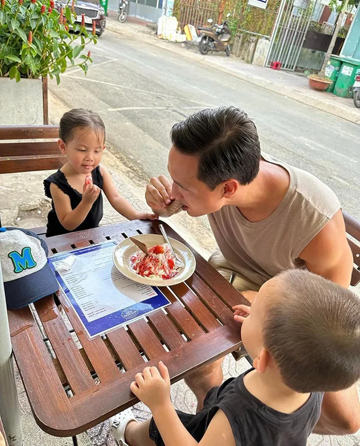 Sao Việt ngày 13/2: Vợ chồng Tăng Thanh Hà hẹn hò, gia đình Bình Minh đón Valentine sớm - Ảnh 5. Sao Việt ngày 13/2: Vợ chồng Tăng Thanh Hà hẹn hò, gia đình Bình Minh đón Valentine sớm - Ảnh 5.