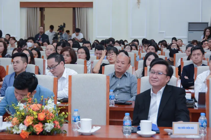 Với ChatGPT, Bộ GD&ĐT sẽ có những chính sách lâu dài và kịp thời - Ảnh 2. Với ChatGPT, Bộ GD&ĐT sẽ có những chính sách lâu dài và kịp thời - Ảnh 2.