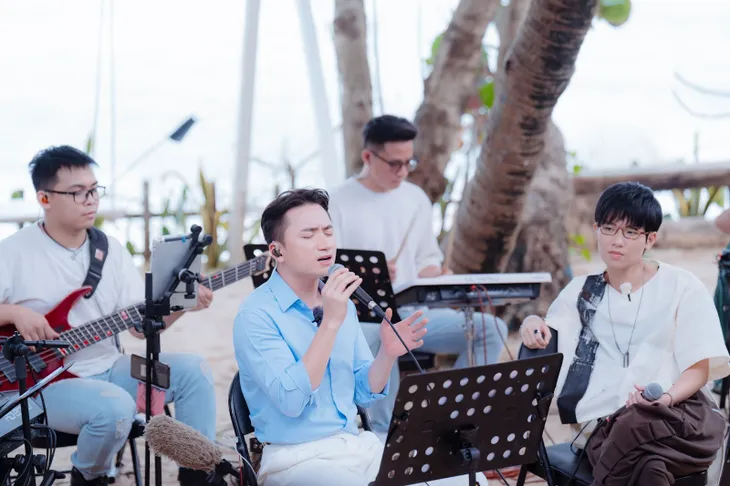 Phan Mạnh Quỳnh cover “Ba kể con nghe” - Ảnh 1. Phan Mạnh Quỳnh cover “Ba kể con nghe” - Ảnh 1.