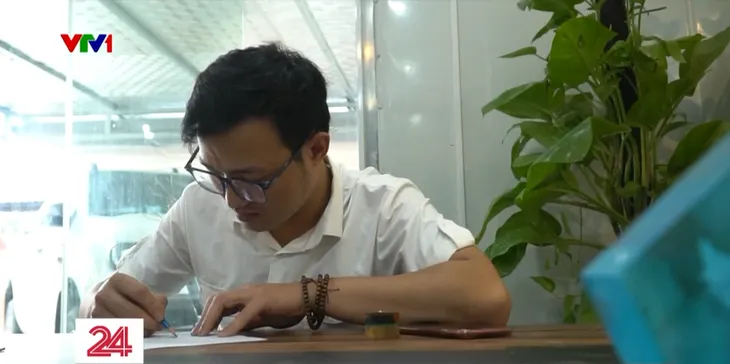 Người trẻ khởi nghiệp bằng mô hình tái chế gỗ vụn - Ảnh 5. Người trẻ khởi nghiệp bằng mô hình tái chế gỗ vụn - Ảnh 5.