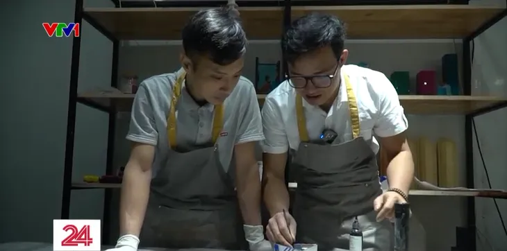 Người trẻ khởi nghiệp bằng mô hình tái chế gỗ vụn - Ảnh 2. Người trẻ khởi nghiệp bằng mô hình tái chế gỗ vụn - Ảnh 2.