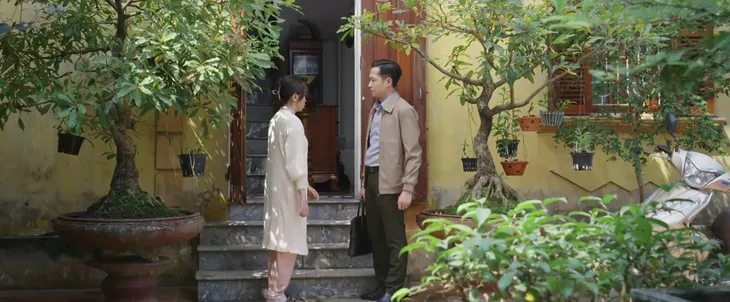 Dưới bóng cây hạnh phúc - Tập 15: Đạt bắt quả tang Danh đi trốn nợ ở khách sạn sang - Ảnh 1. Dưới bóng cây hạnh phúc - Tập 15: Đạt bắt quả tang Danh đi trốn nợ ở khách sạn sang - Ảnh 1.