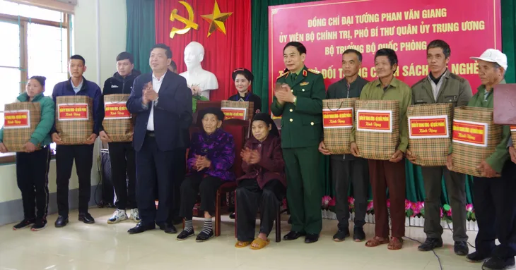 Đại tướng Phan Văn Giang, Bộ trưởng Quốc phòng thăm và làm việc tại Cao Bằng - Ảnh 2.