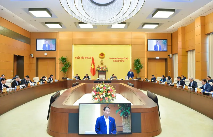 Cử tri bức xúc về cò bệnh viện; sai phạm tại các trung tâm đăng kiểm - Ảnh 2. Cử tri bức xúc về cò bệnh viện; sai phạm tại các trung tâm đăng kiểm - Ảnh 2.